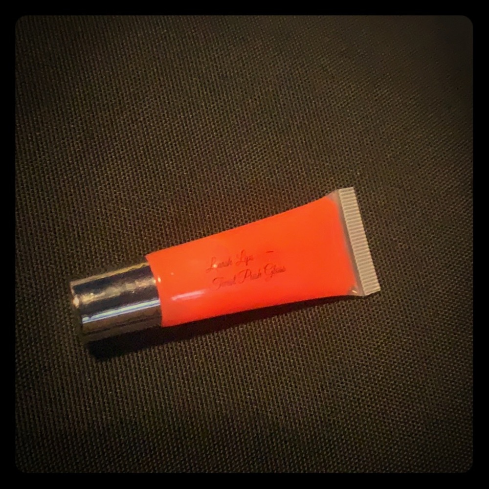lip gloss